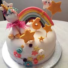 torta de unicornio con crema